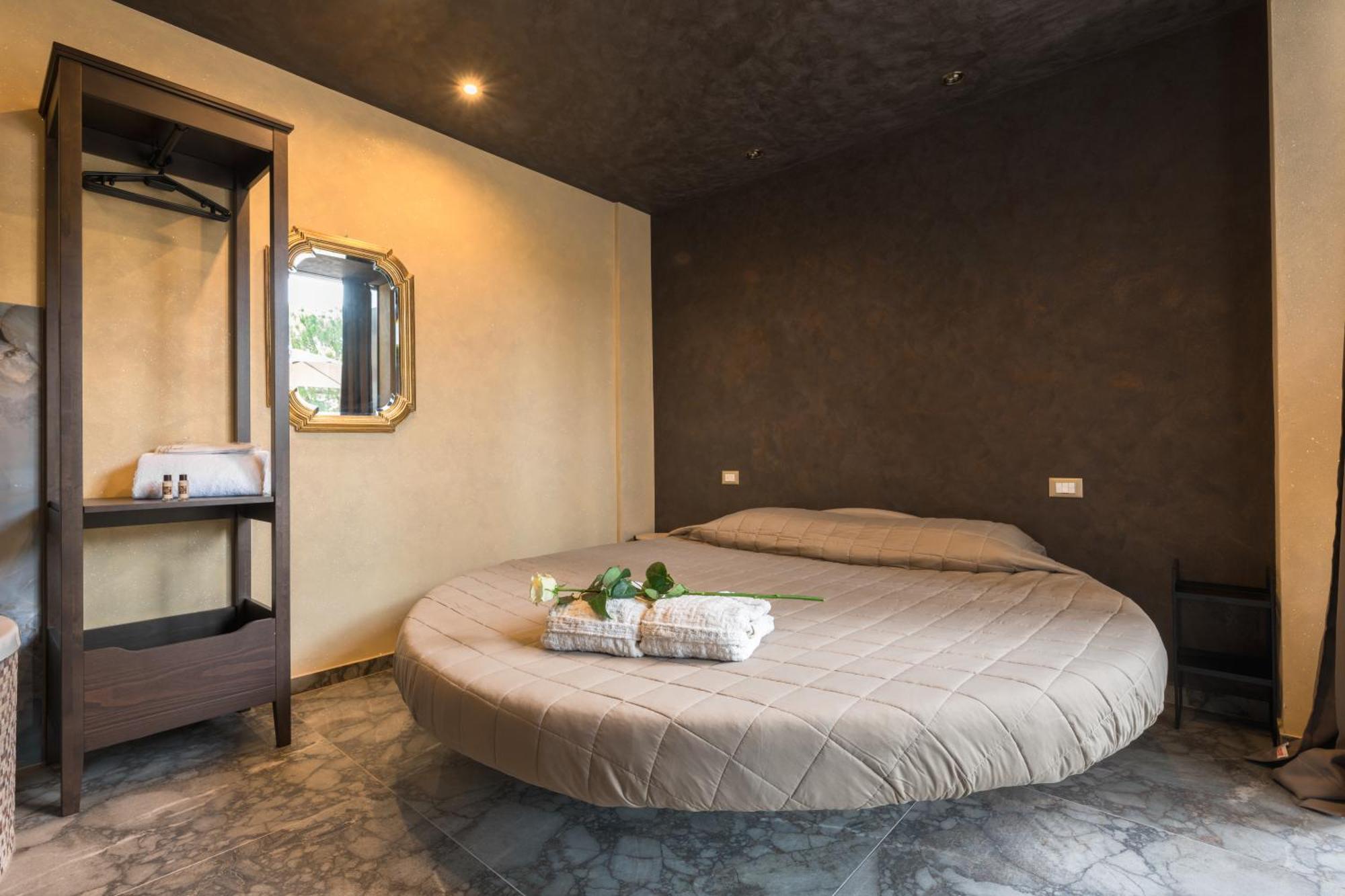 Garda Fantasy Paradise Silver O Gold Desenzano del Garda Kültér fotó